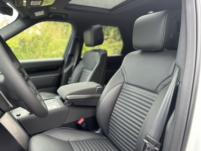 2025 Land Rover Discovery S photo 12