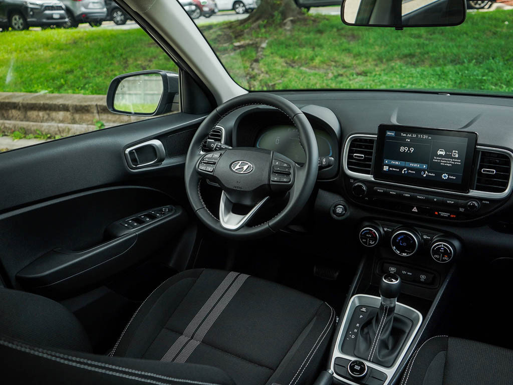 2025 Hyundai Venue SEL photo 12
