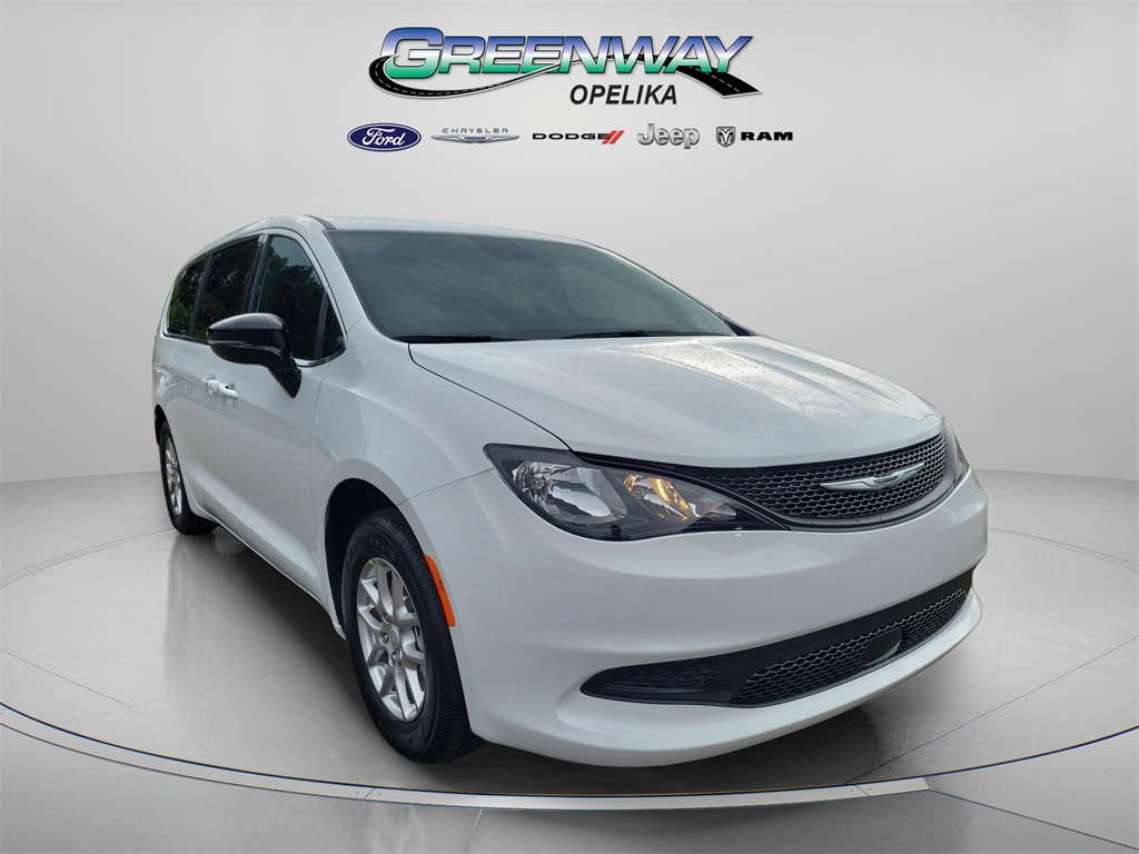 2026 Chrysler Voyager LX's photo