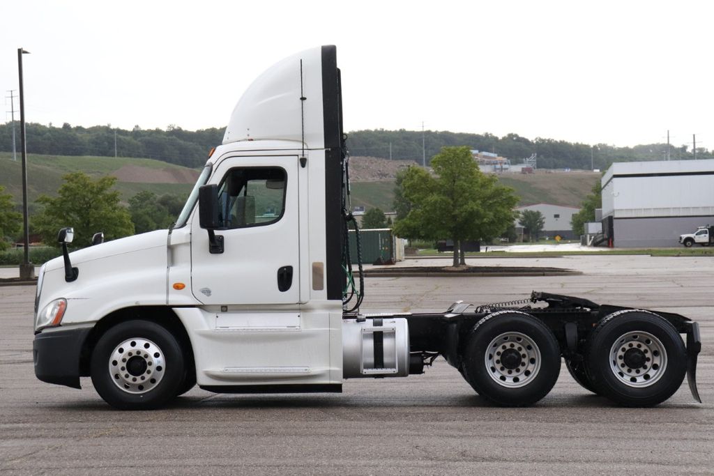 2014 Freightliner Cascadia photo 4