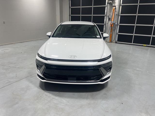 2026 Hyundai Sonata SEL Sport photo 2