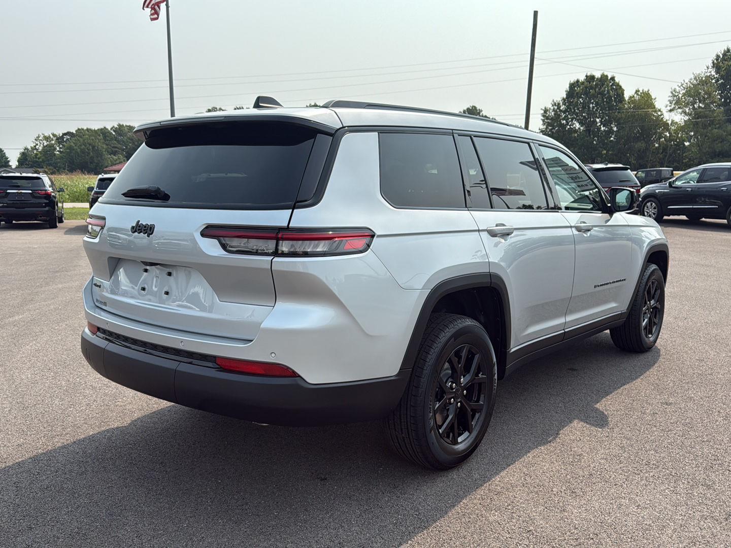 2025 Jeep Grand Cherokee Altitude photo 17