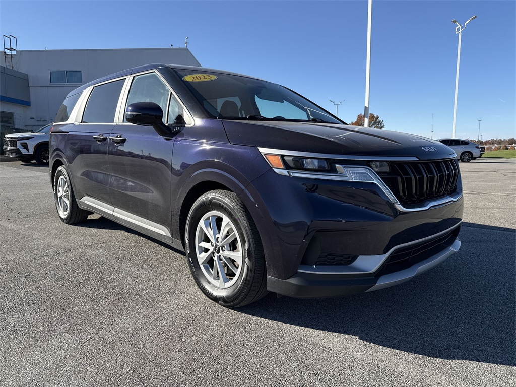 2023 Kia Carnival LX photo 2