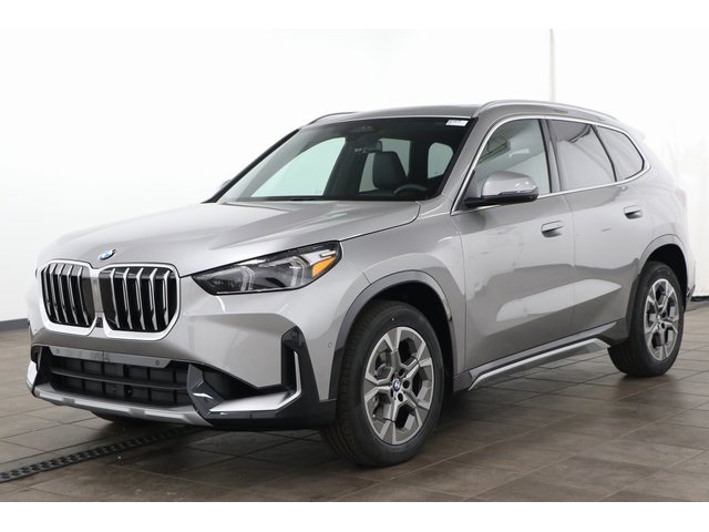 2025 BMW X1 28i's photo