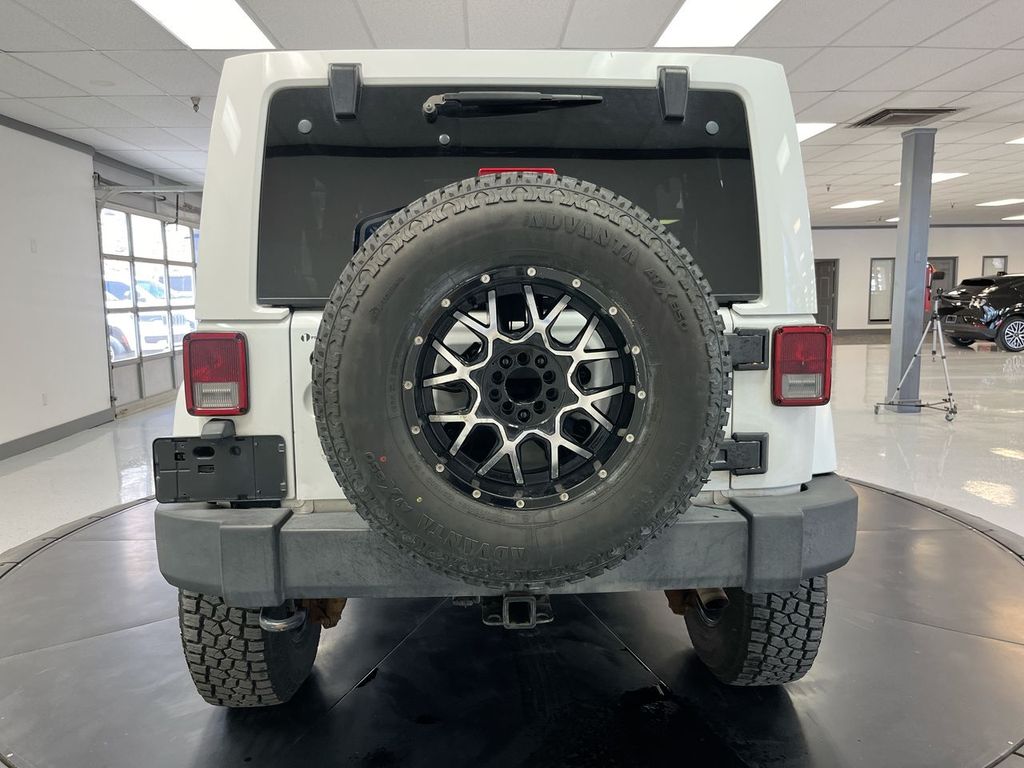 2014 Jeep Wrangler Unlimited Rubicon photo 5