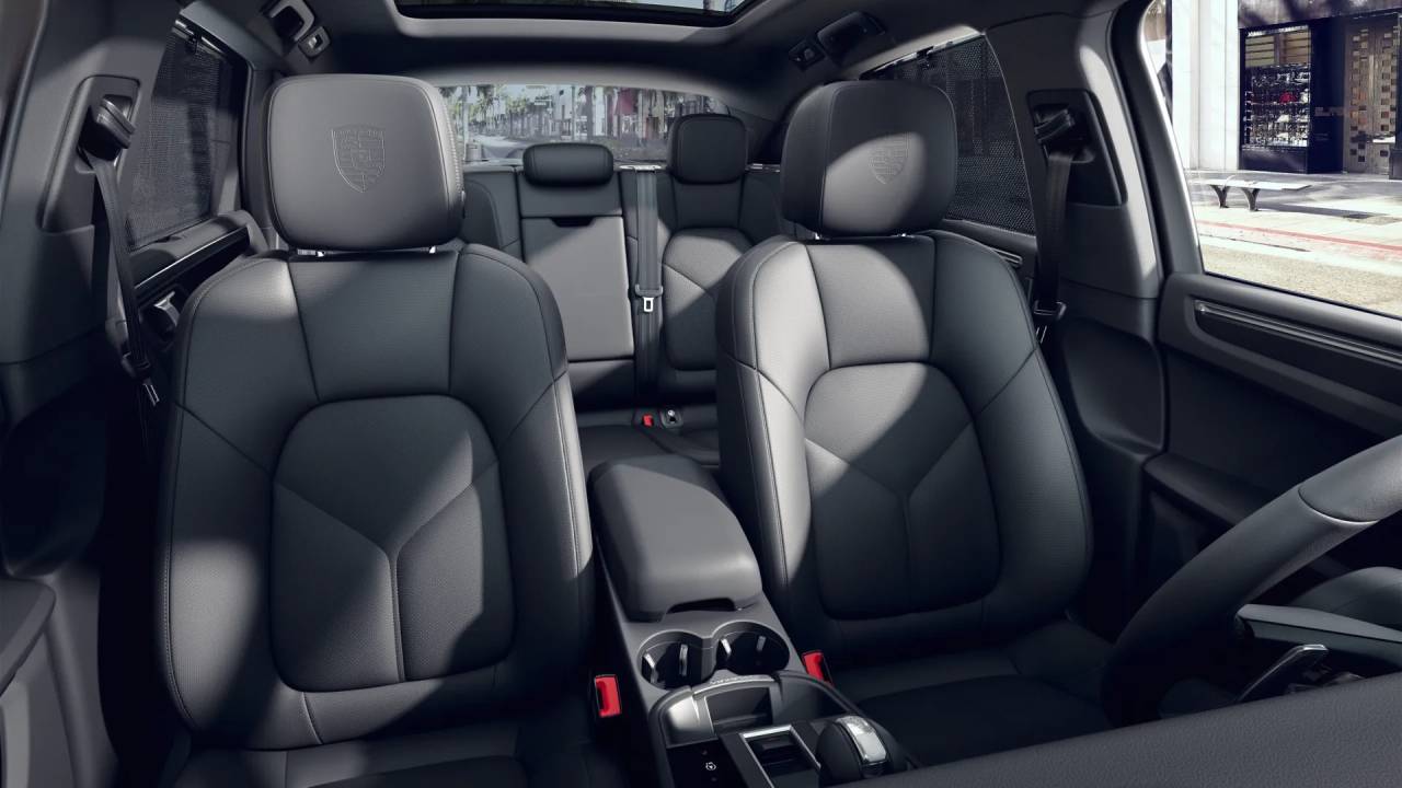 2025 Porsche Macan T photo 6