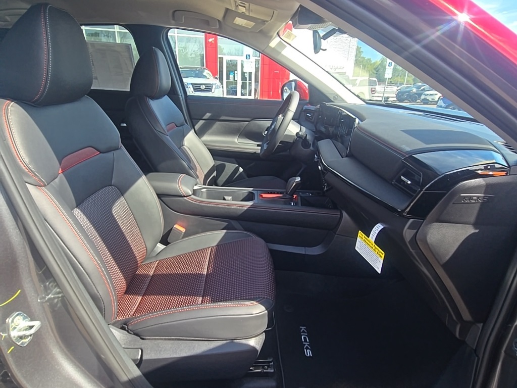 2026 Nissan Kicks SR photo 21