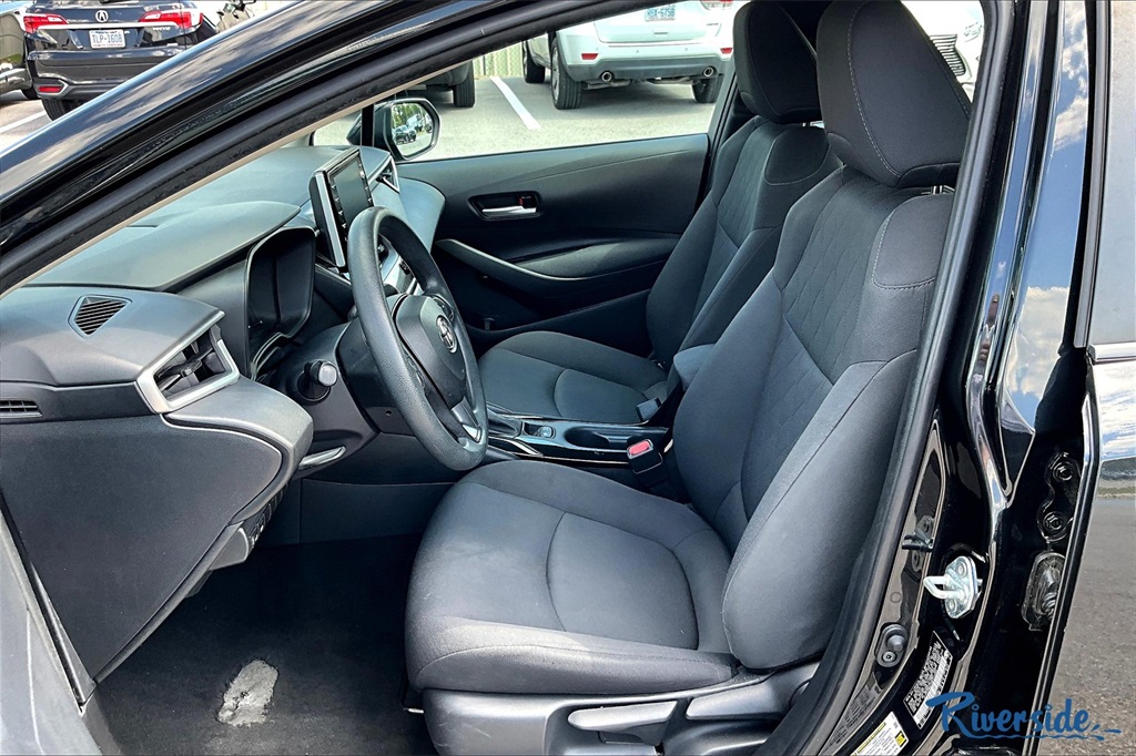 2021 Toyota Corolla LE photo 17
