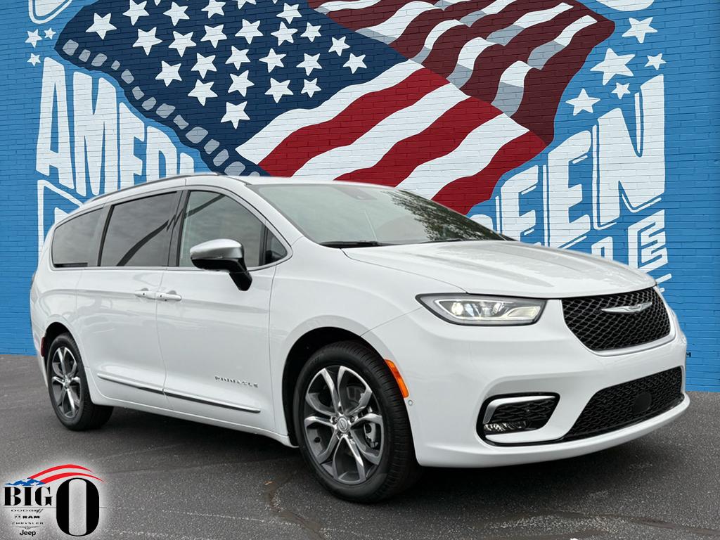 2026 Chrysler Pacifica Pinnacle's photo