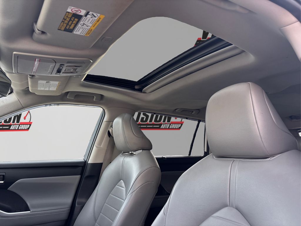 2023 Toyota Highlander L photo 19