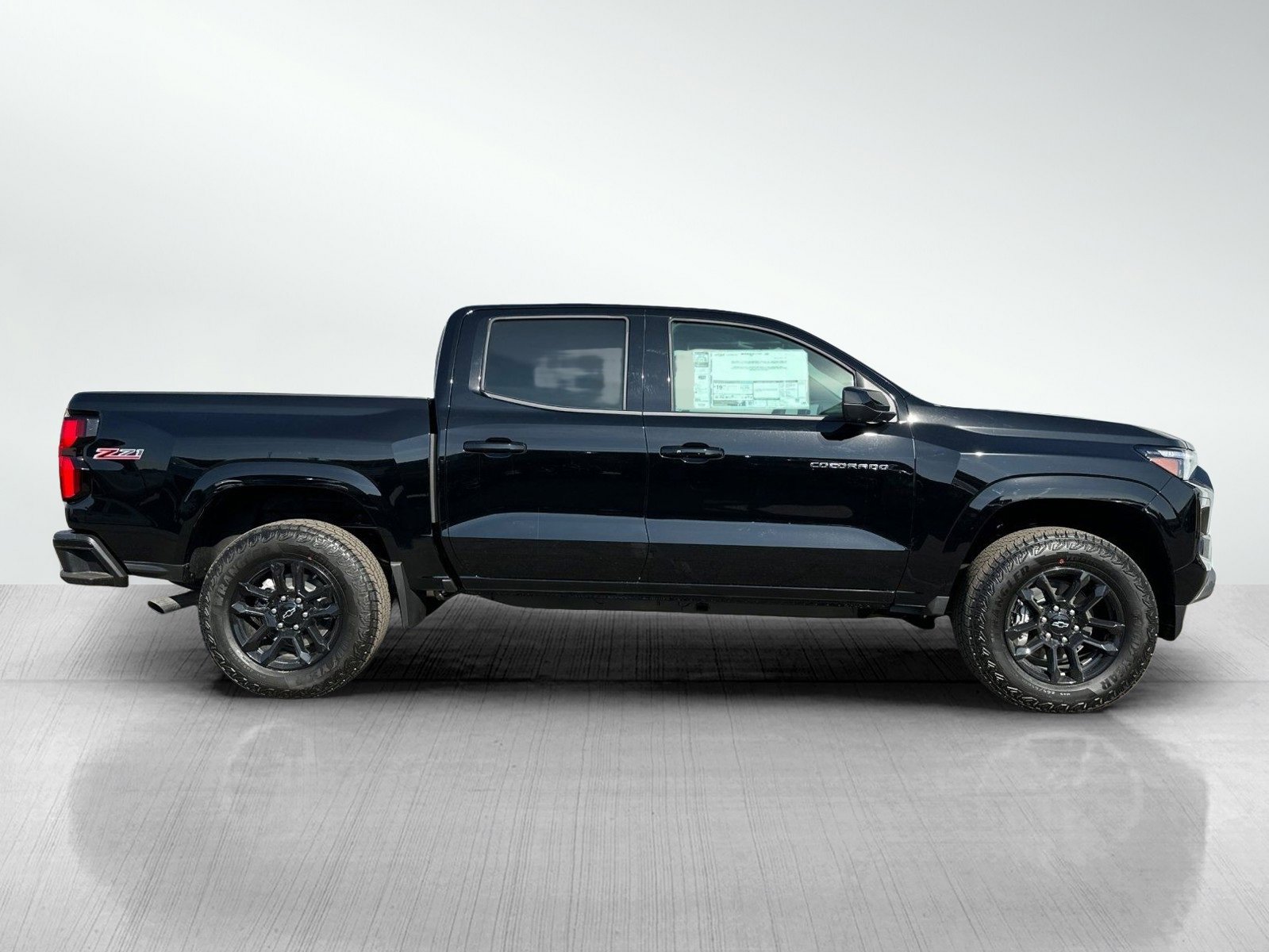 2025 Chevrolet Colorado Z71 photo 3