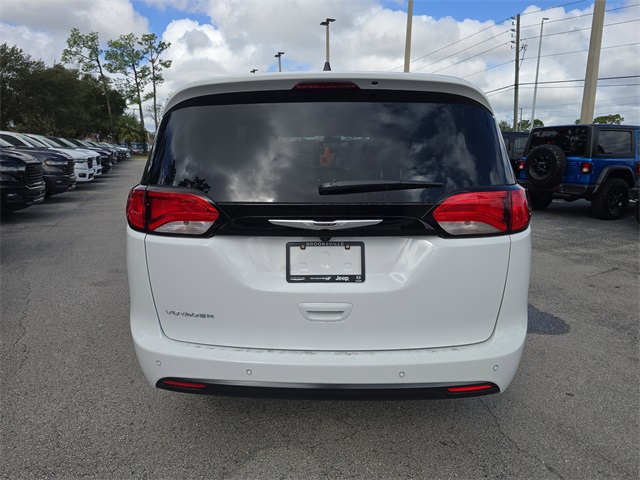 2026 Chrysler Voyager LX photo 4