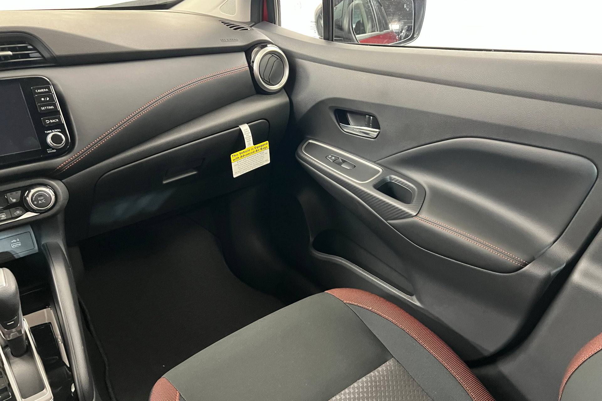 2025 Nissan Versa SR photo 10