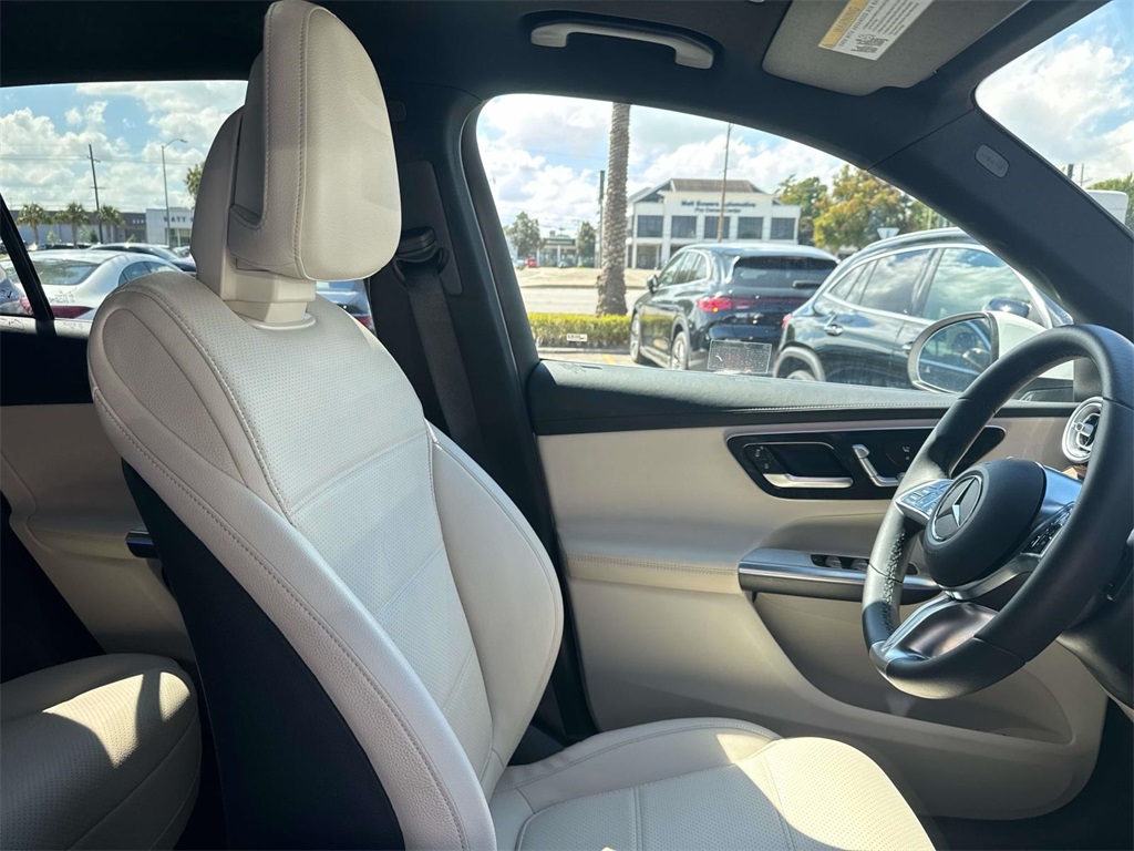 2025 Mercedes Benz GLC 300 4MATIC photo 9