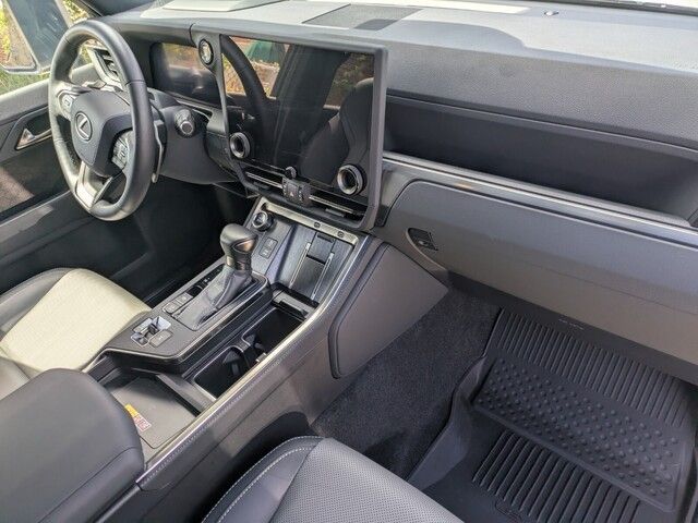 2024 Lexus GX 550 photo 35