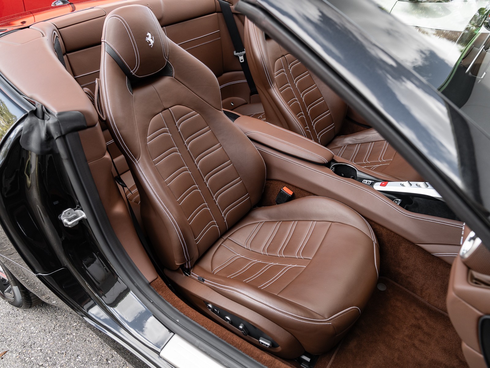 2015 Ferrari California T photo 4