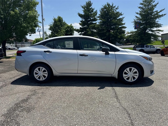 2025 Nissan Versa 1.6 S photo 3