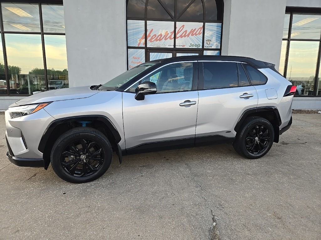 2022 Toyota RAV4 Hybrid XSE photo 4