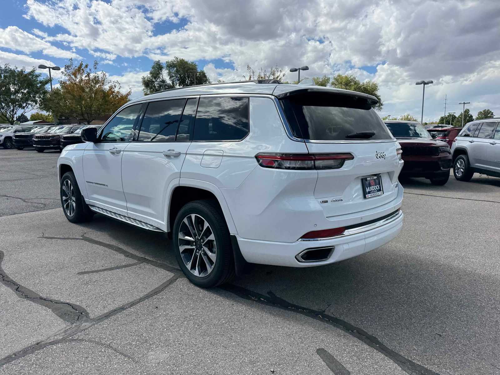 2022 Jeep Grand Cherokee Overland photo 2