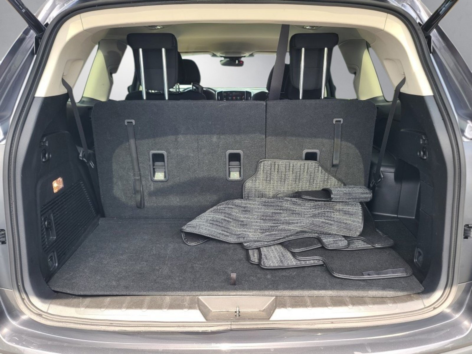 2024 Subaru Ascent Premium photo 9