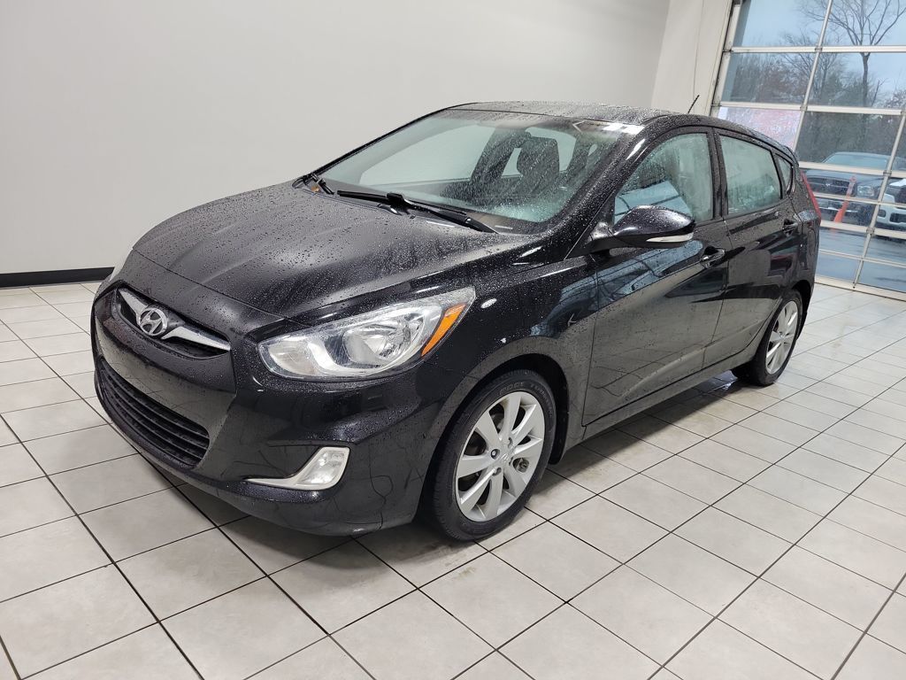 Used 2013 Hyundai Accent SE with VIN KMHCU5AE7DU135222 for sale in Cuyahoga Falls, OH