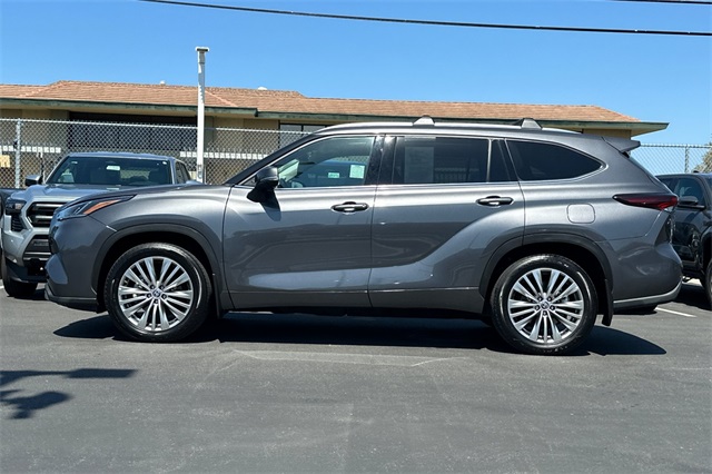 2024 Toyota Highlander Platinum photo 7