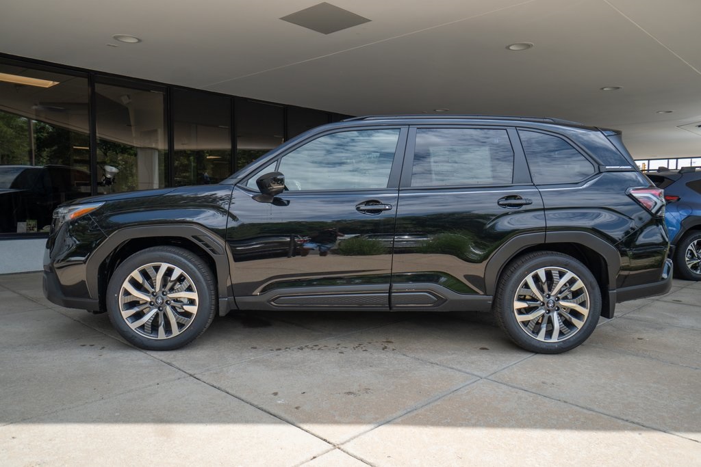 2025 Subaru Forester Touring photo 4