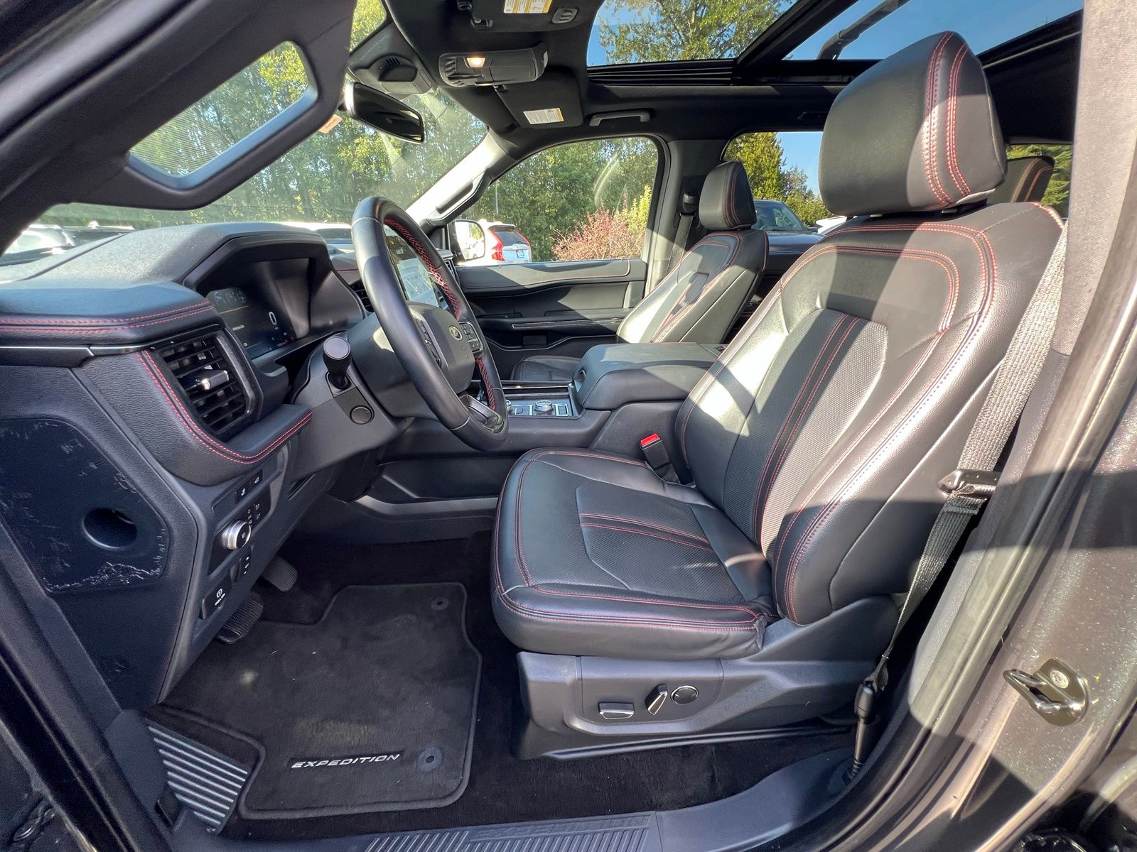 2022 Ford Expedition MAX Limited photo 9