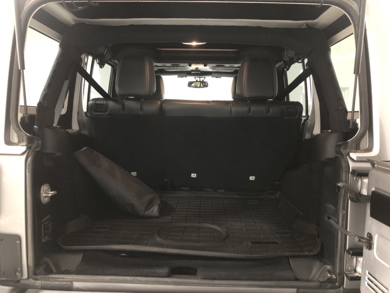 2016 Jeep Wrangler Unlimited Sahara photo 8