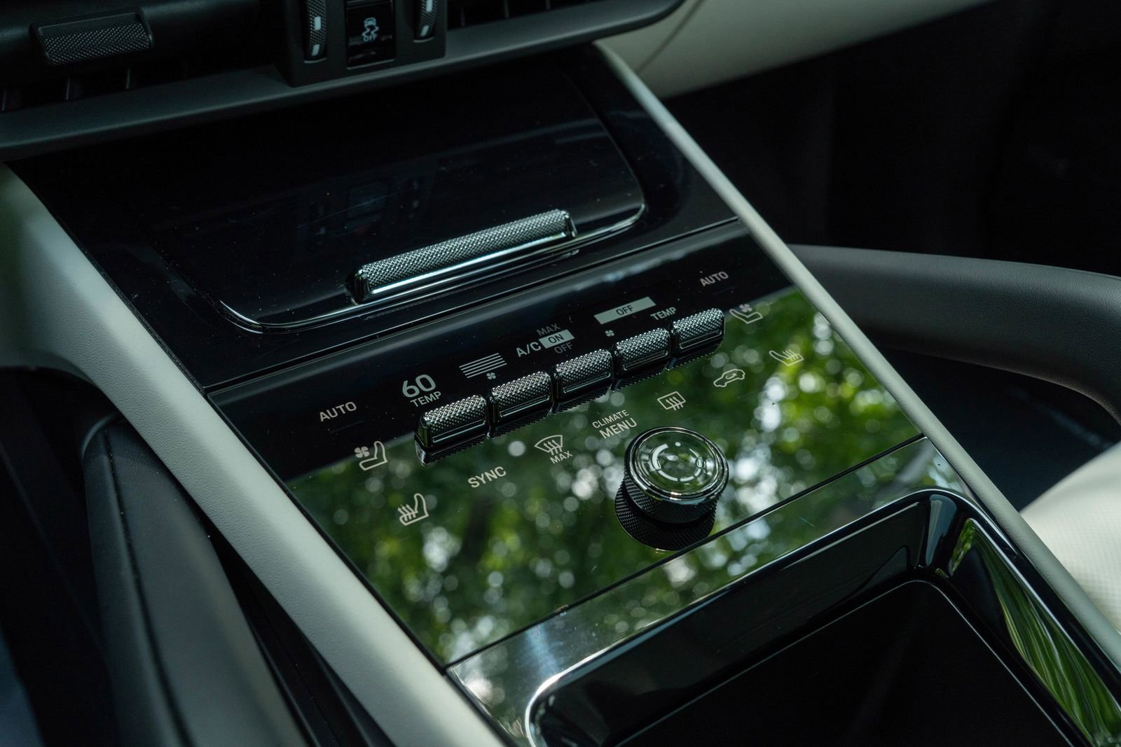 2025 Porsche Cayenne Base photo 30