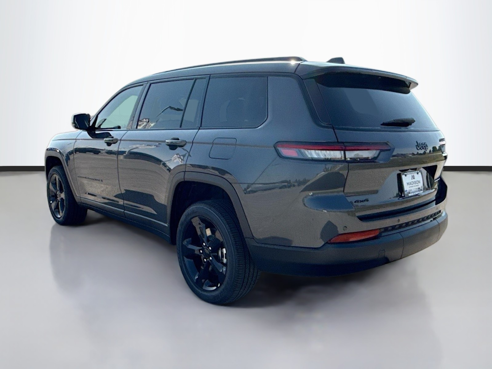 2025 Jeep Grand Cherokee Laredo Altitude photo 2