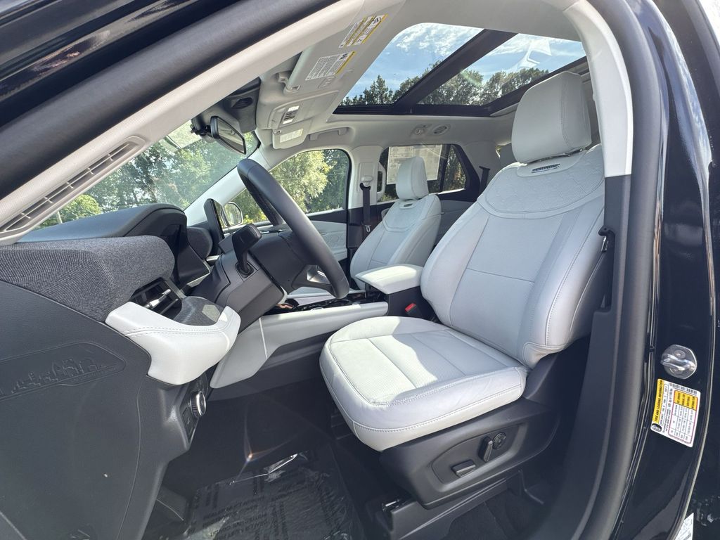 2025 Ford Explorer Platinum photo 12
