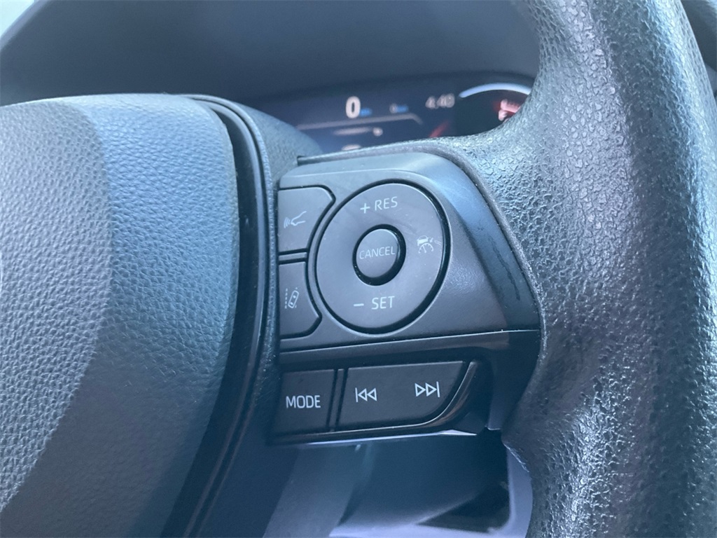 2023 Toyota RAV4 XLE photo 32