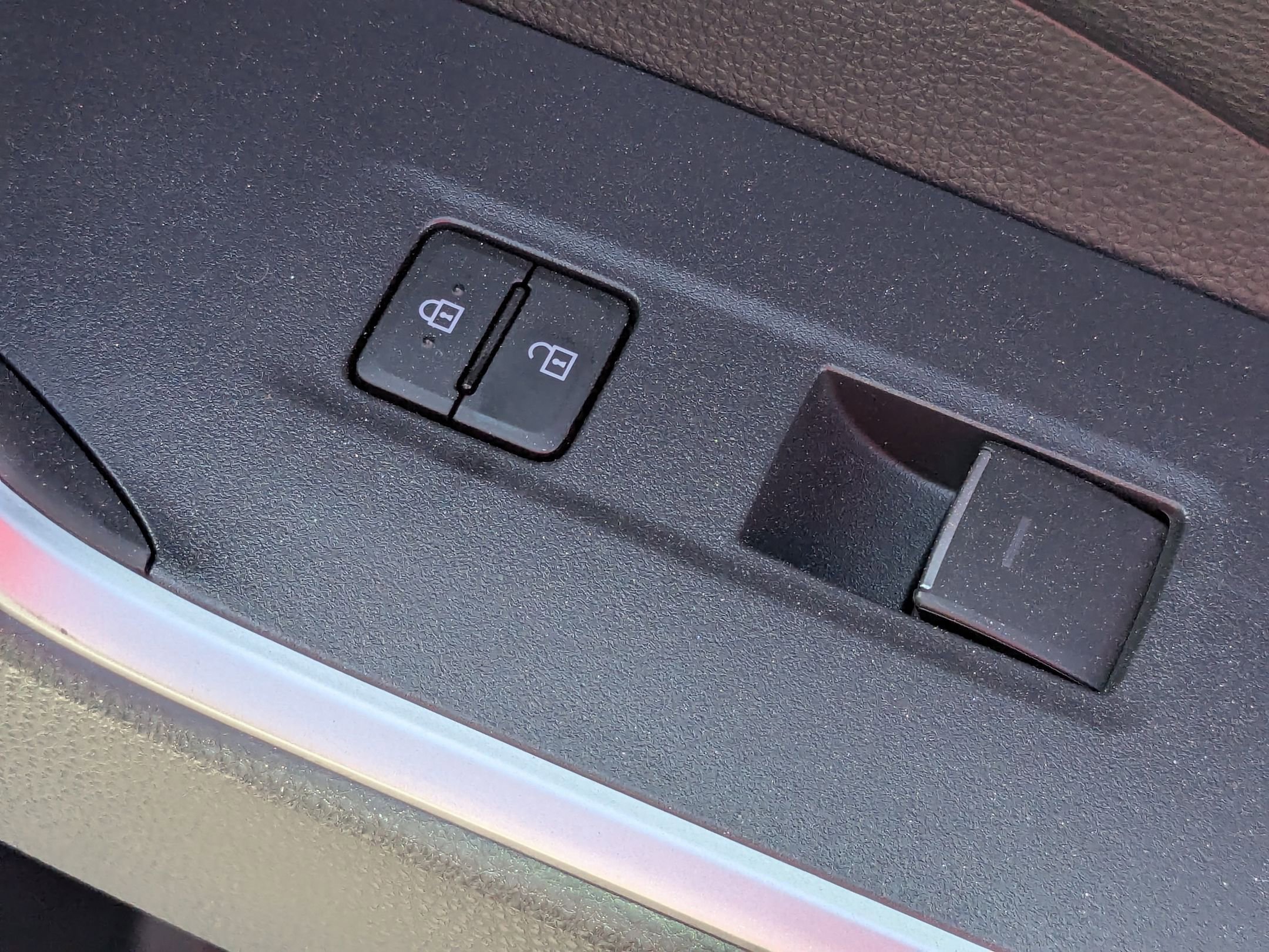 2022 Toyota RAV4 Hybrid Limited photo 33