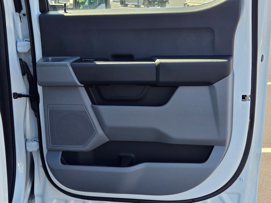 2026 Ford F-550 photo 7