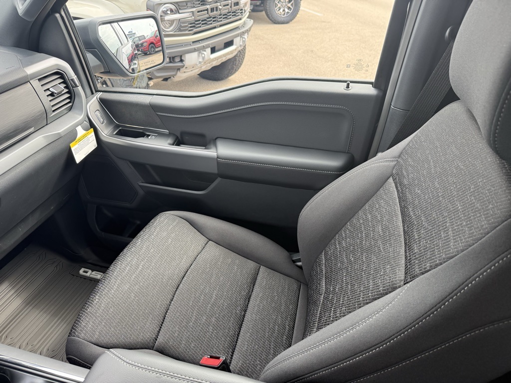 2025 Ford F-150 XLT photo 19