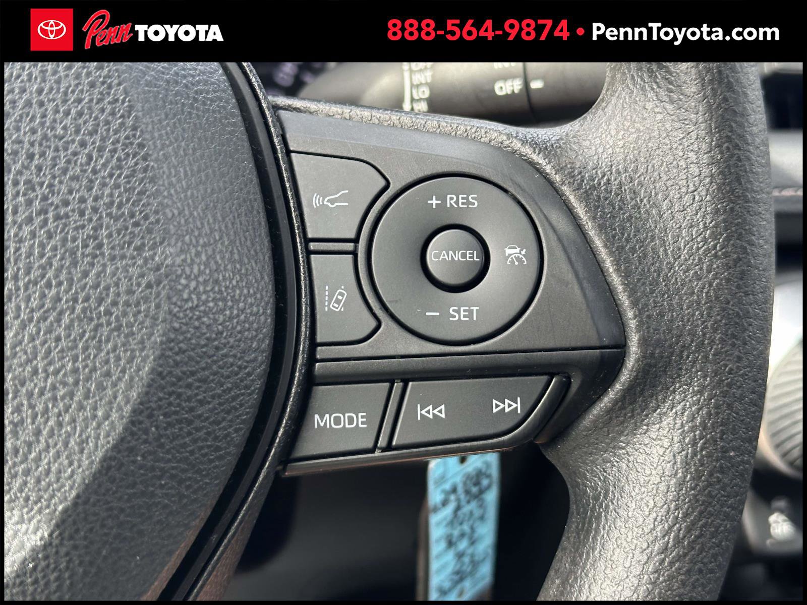2022 Toyota RAV4 LE photo 25