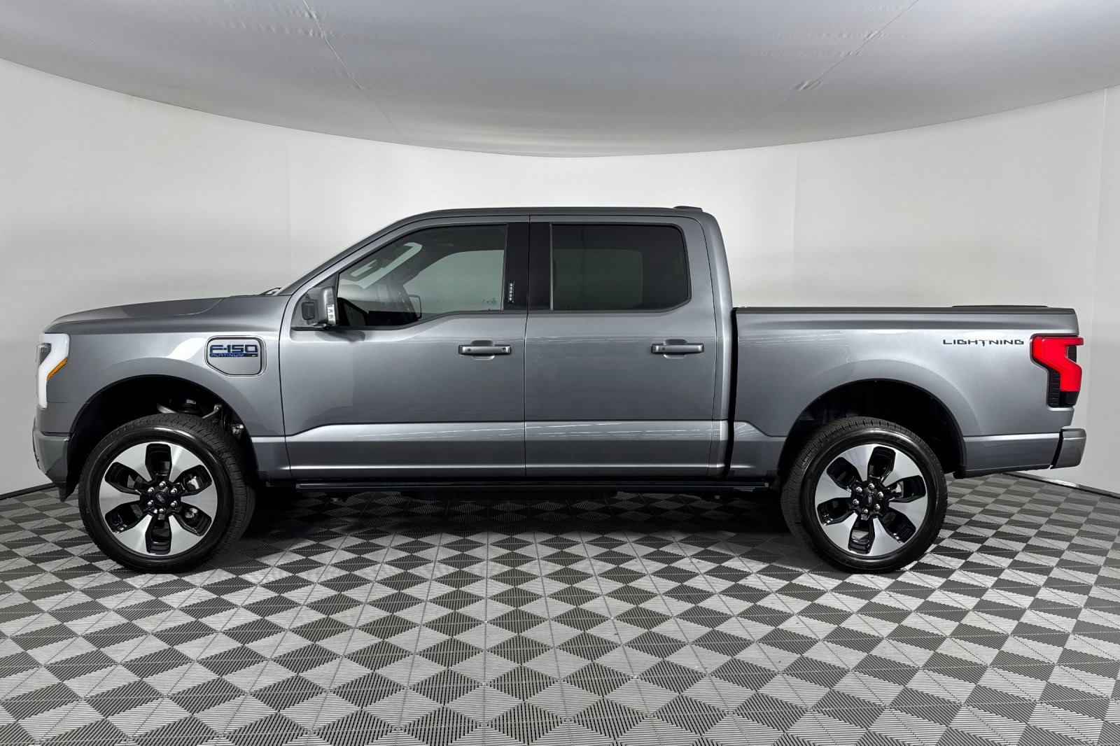2024 Ford F-150 Lightning Platinum photo 7