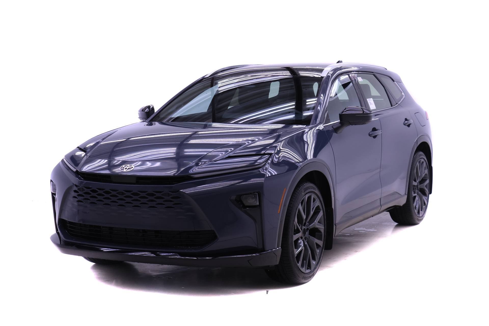 2025 Toyota Crown Signia Limited's photo