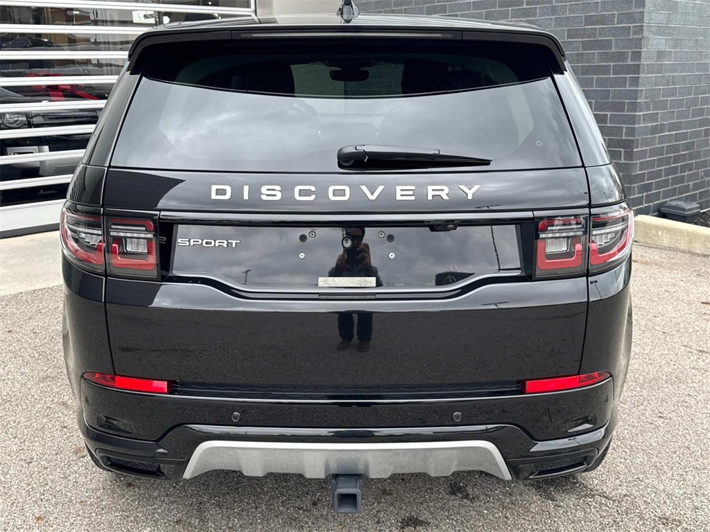 2024 Land Rover Discovery Sport S photo 4