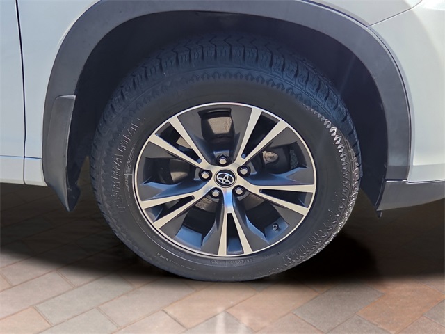 2018 Toyota Highlander LE Plus photo 17