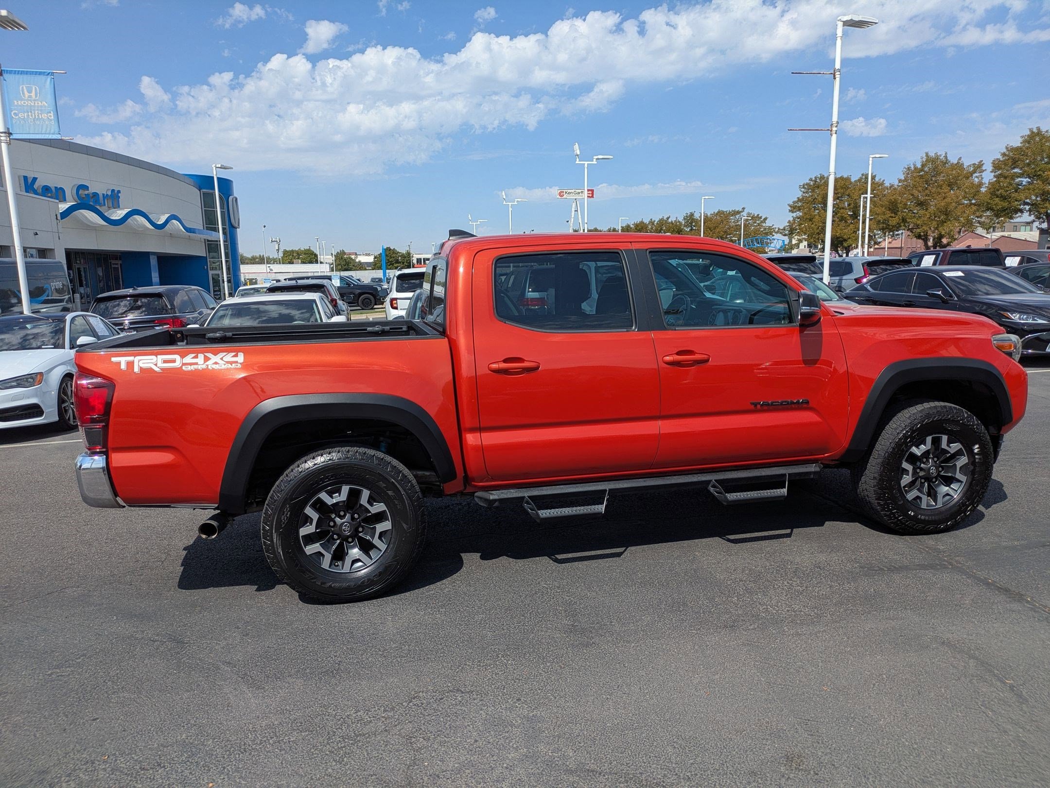 2018 Toyota Tacoma TRD Off-Road photo 2