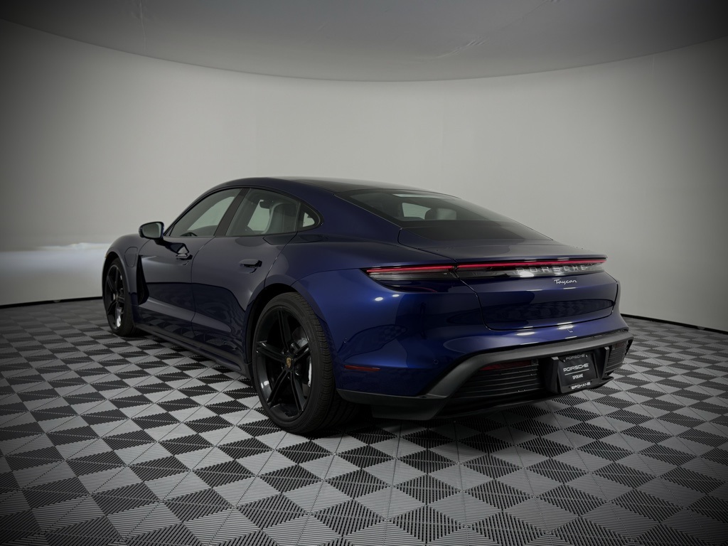 2024 Porsche Taycan photo 3