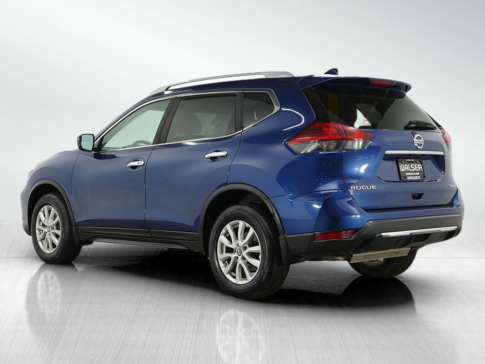 2017 Nissan Rogue SV photo 3