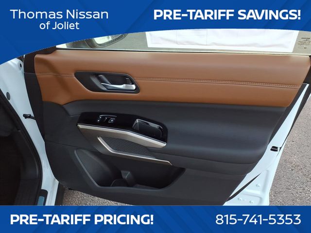 2025 Nissan Pathfinder Platinum photo 17