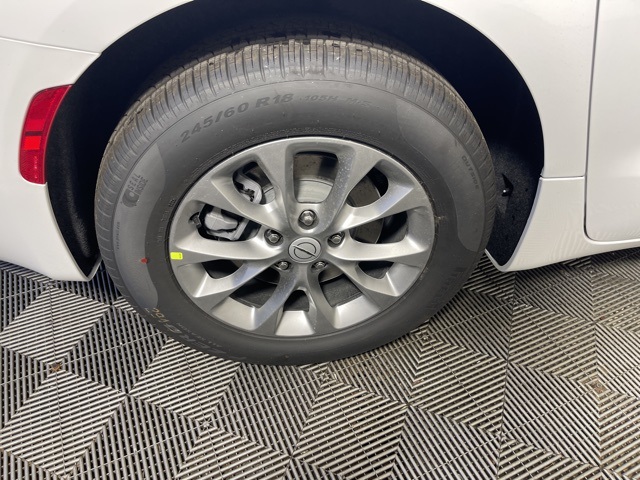 2026 Chrysler Pacifica photo 4