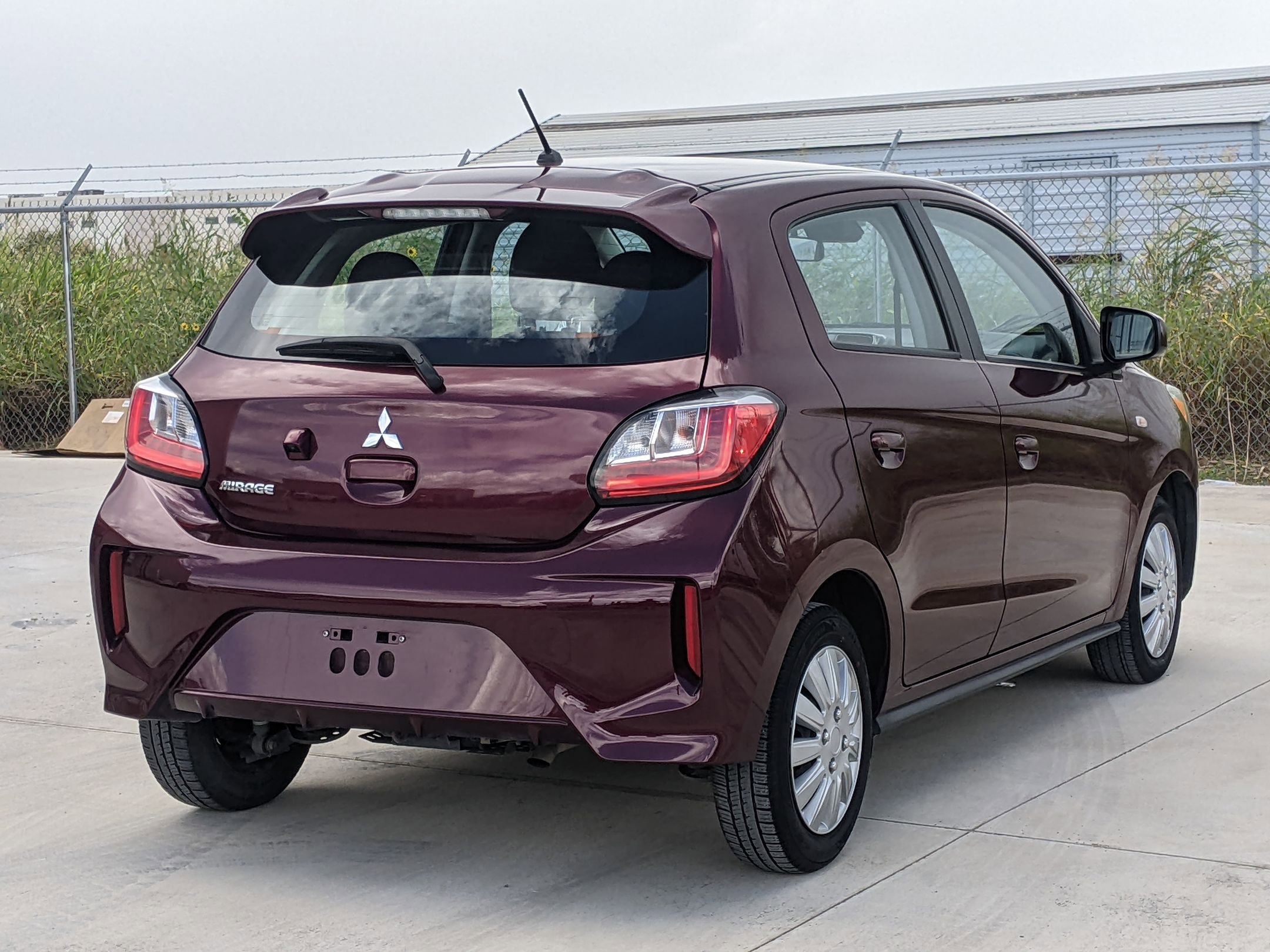 2021 Mitsubishi Mirage ES photo 3