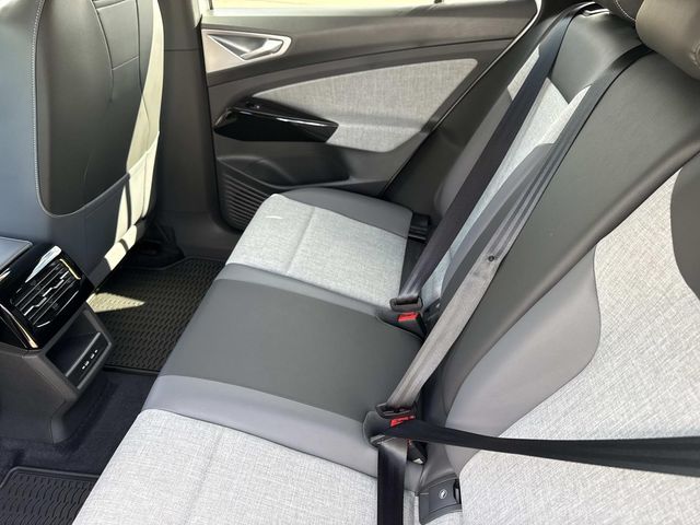 2025 Volkswagen ID.4 Pro photo 12