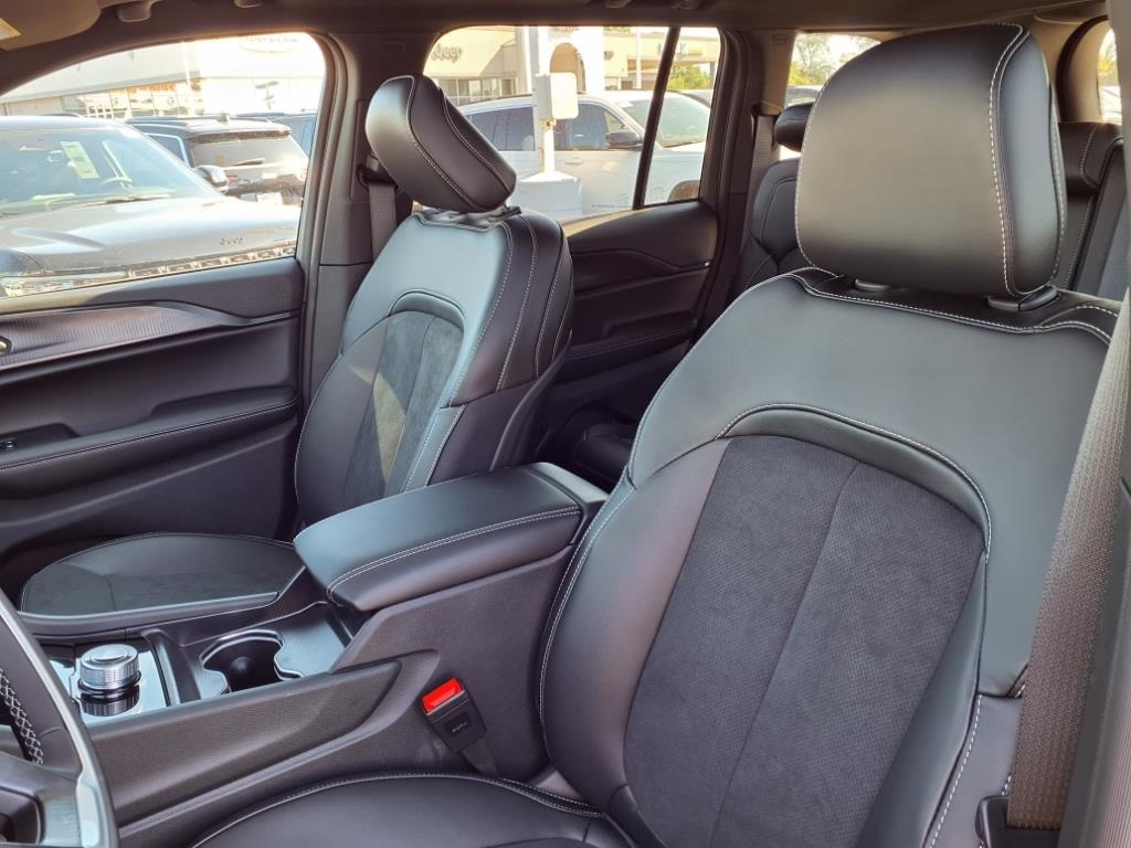 2025 Jeep Grand Cherokee Altitude X photo 9