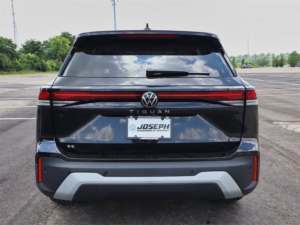 2025 Volkswagen Tiguan SE photo 4